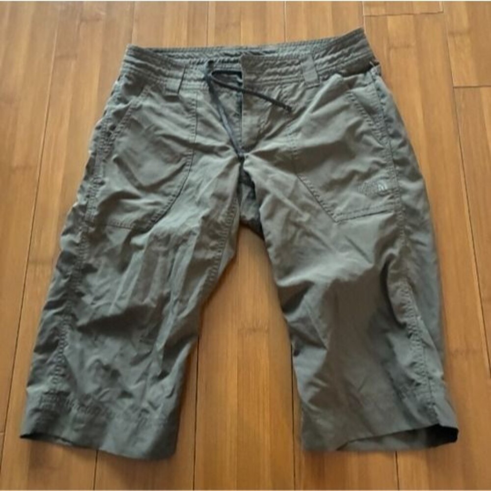 The North Face Women's Knee Length Shorts Taupe Olive Green Medium